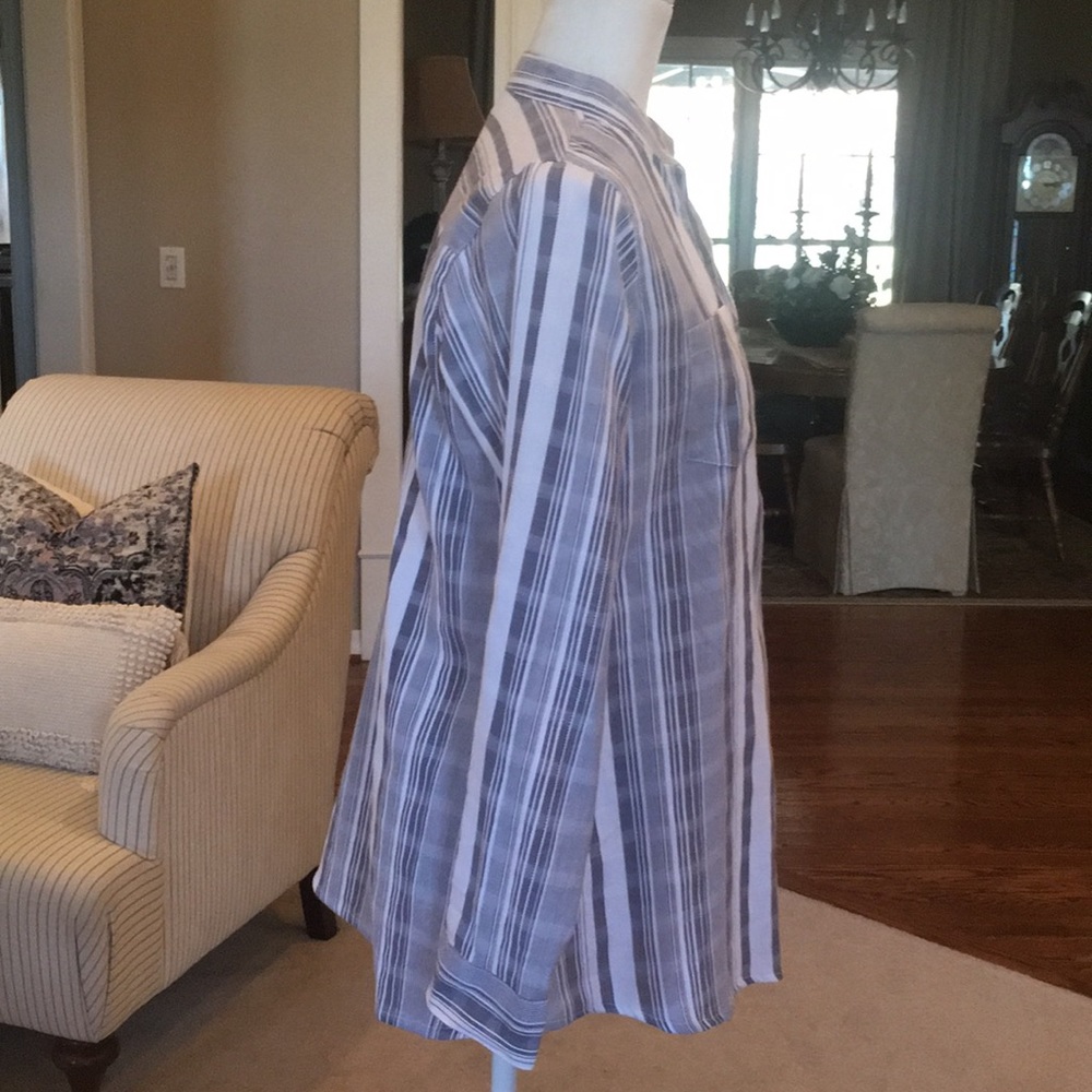 Chic Connection Blouse in Medium - Picture 7 of 13